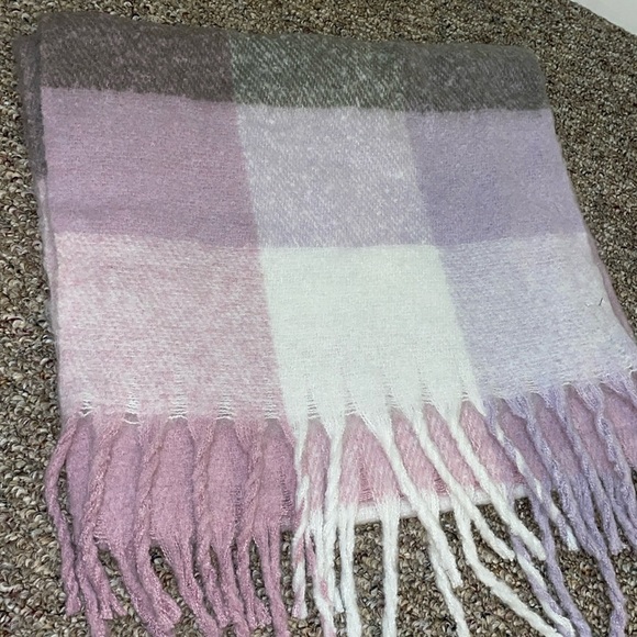 Womens Steve Madden Plush Plaid Scarf - Picture 1 of 5